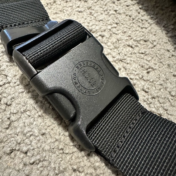 Herschel Supply Company Classic Large Black Belt Bag - Picture 3 of 7